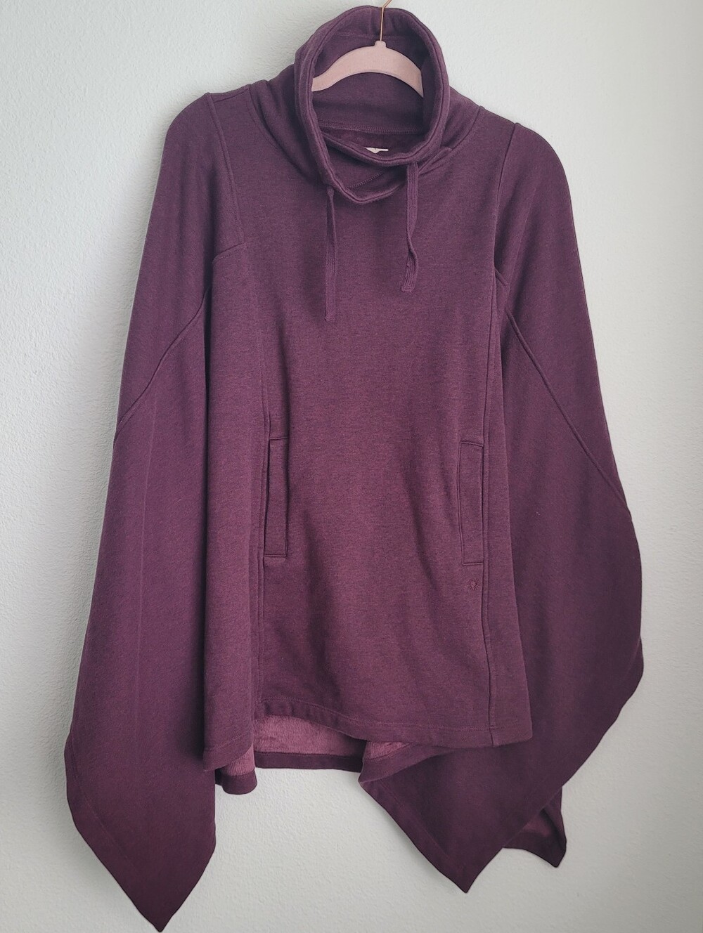 UGG Womens Sz XS S Fleece Lined Cowl Neck Poncho Sweater Burgundy Wine Cabincore